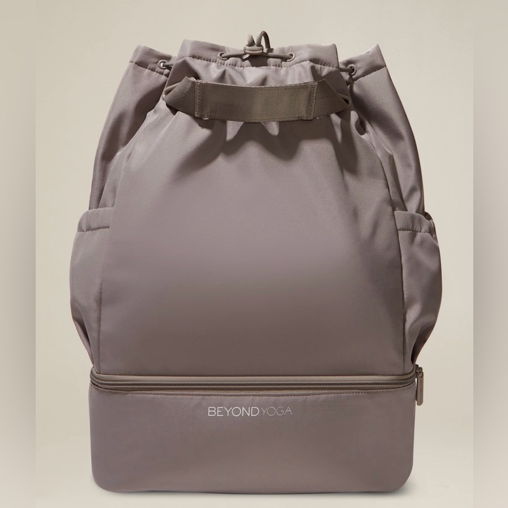 NWT Beyond Yoga Convertible Gym Bag.